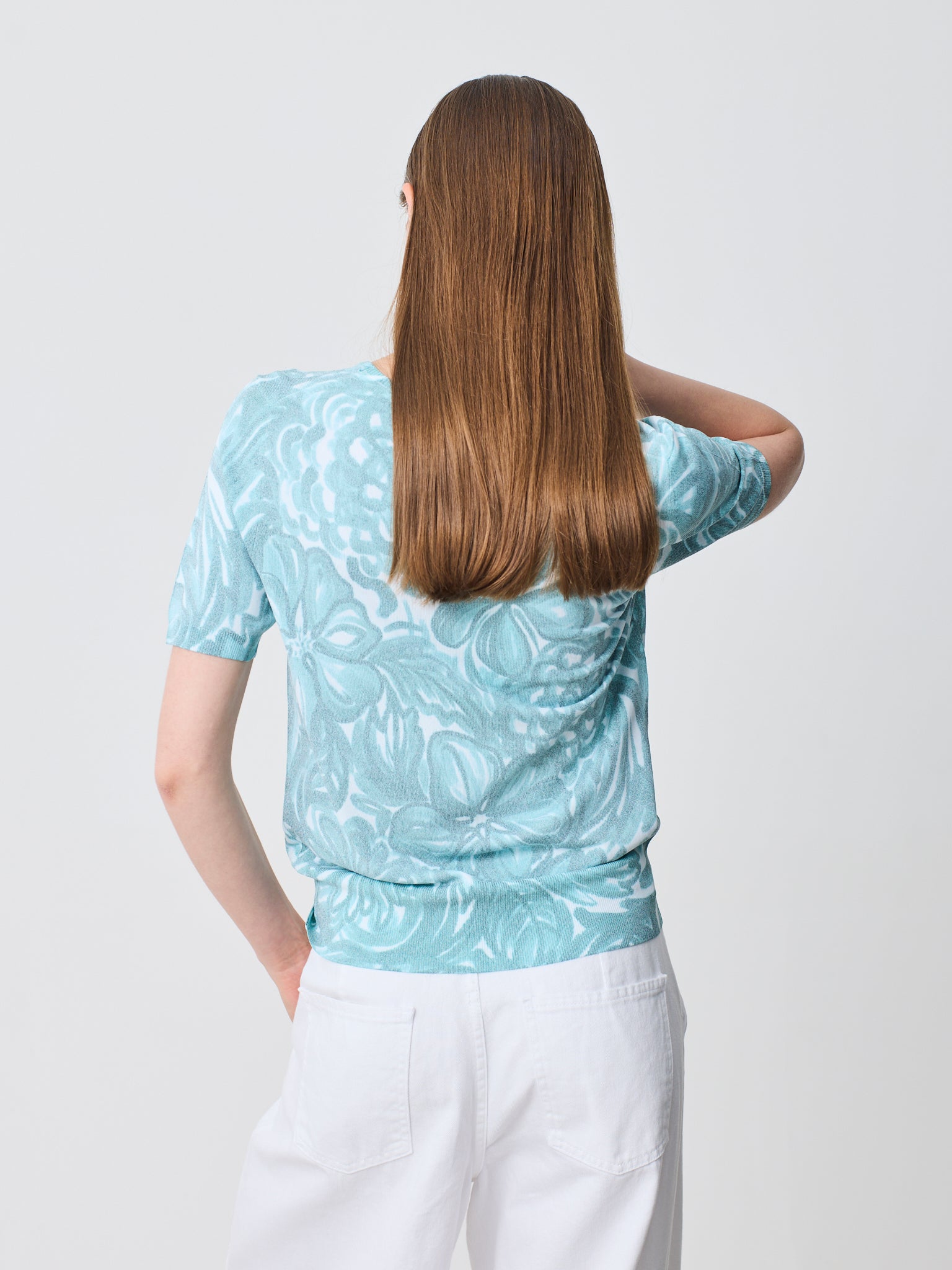 Jersey cuello redondo y clásico estampado de flores