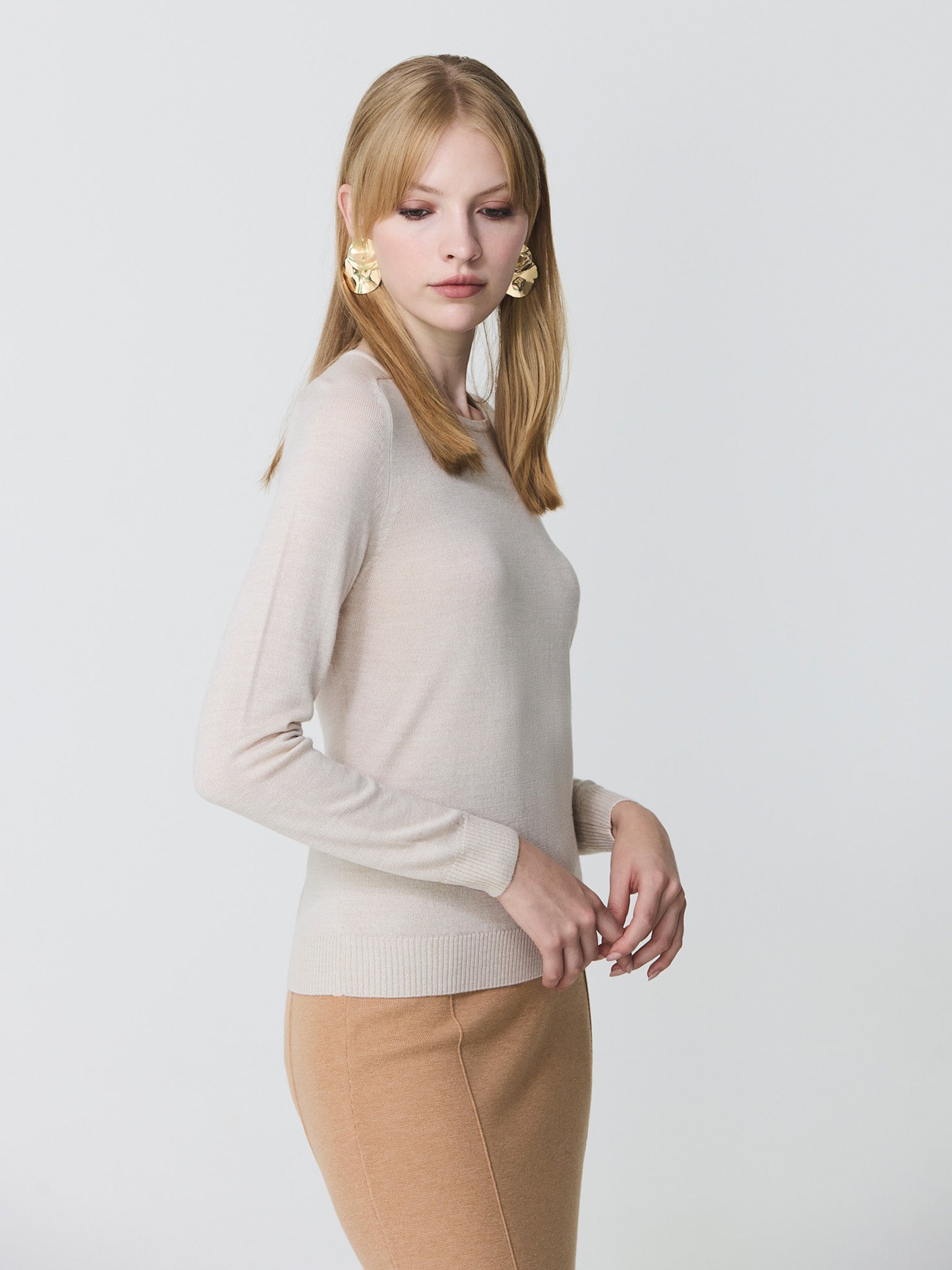 Round neck sweater