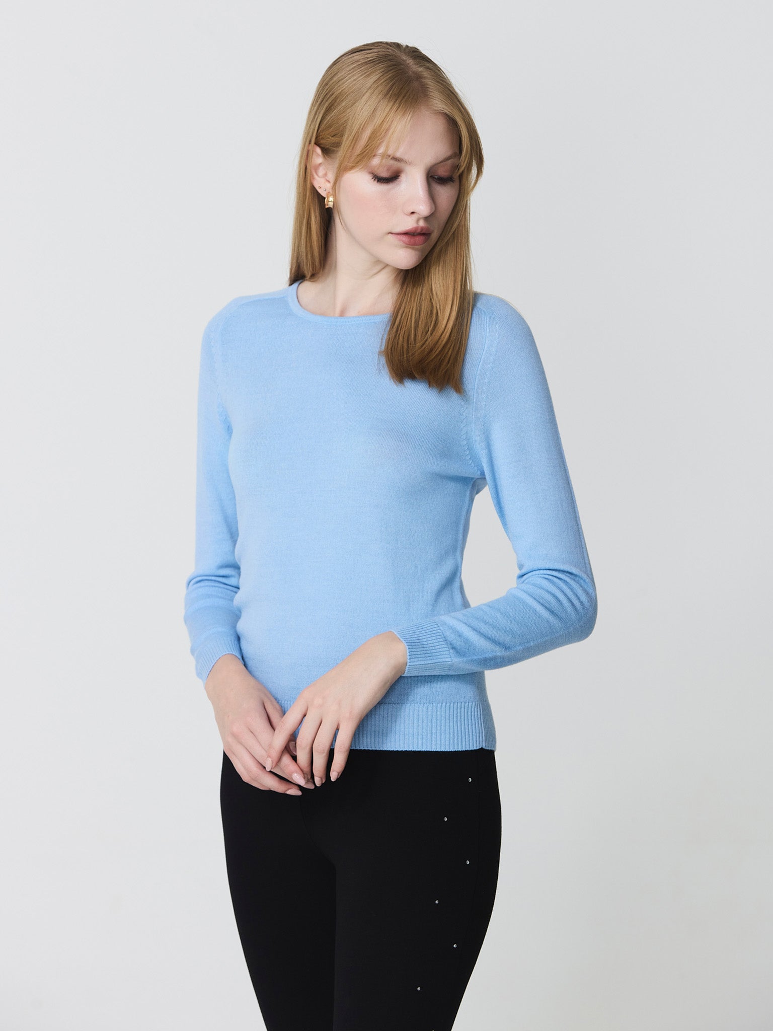 Round neck sweater