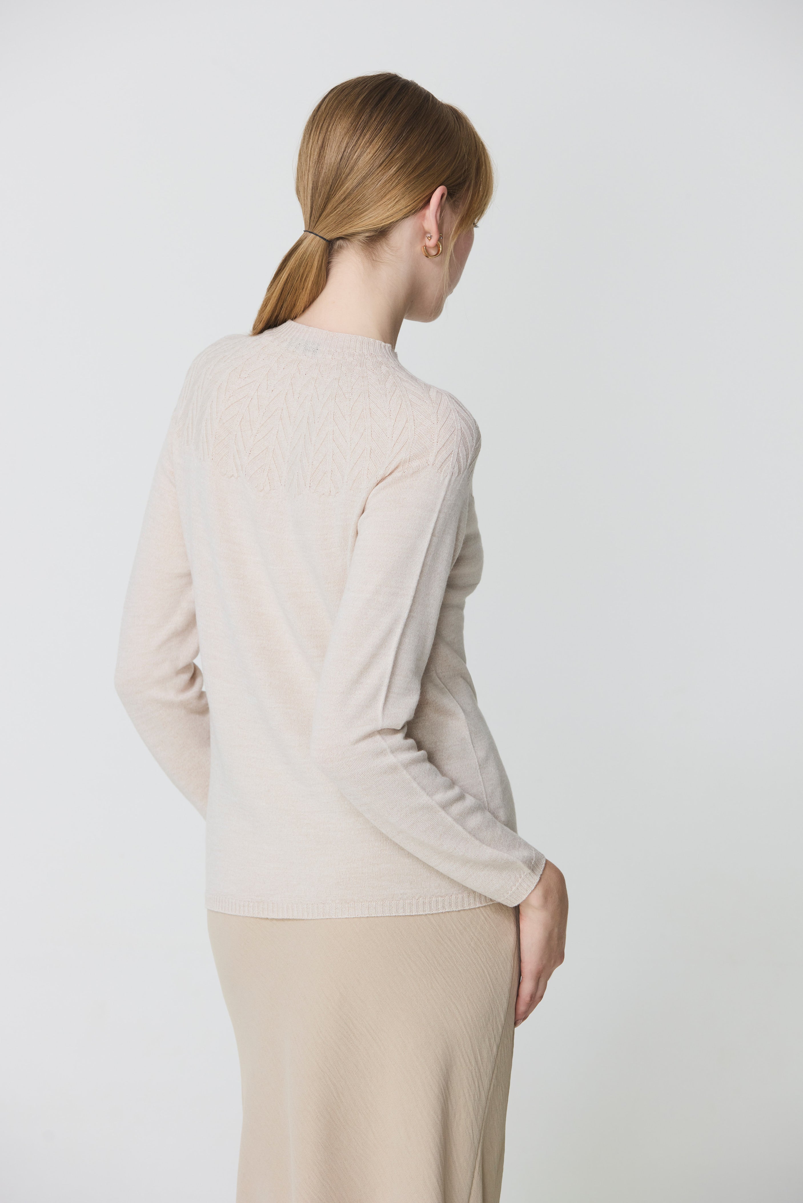 Round neck sweater