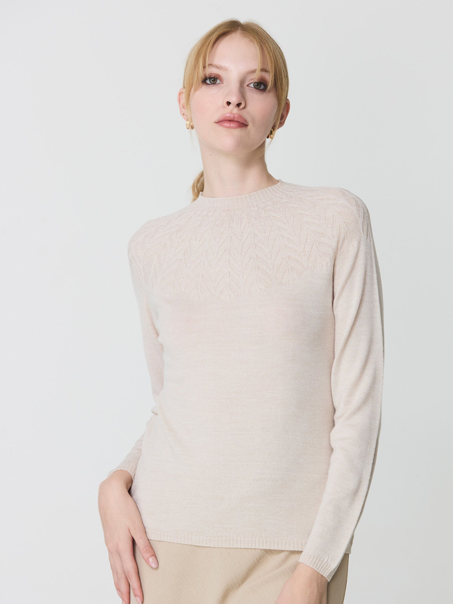 Round neck sweater