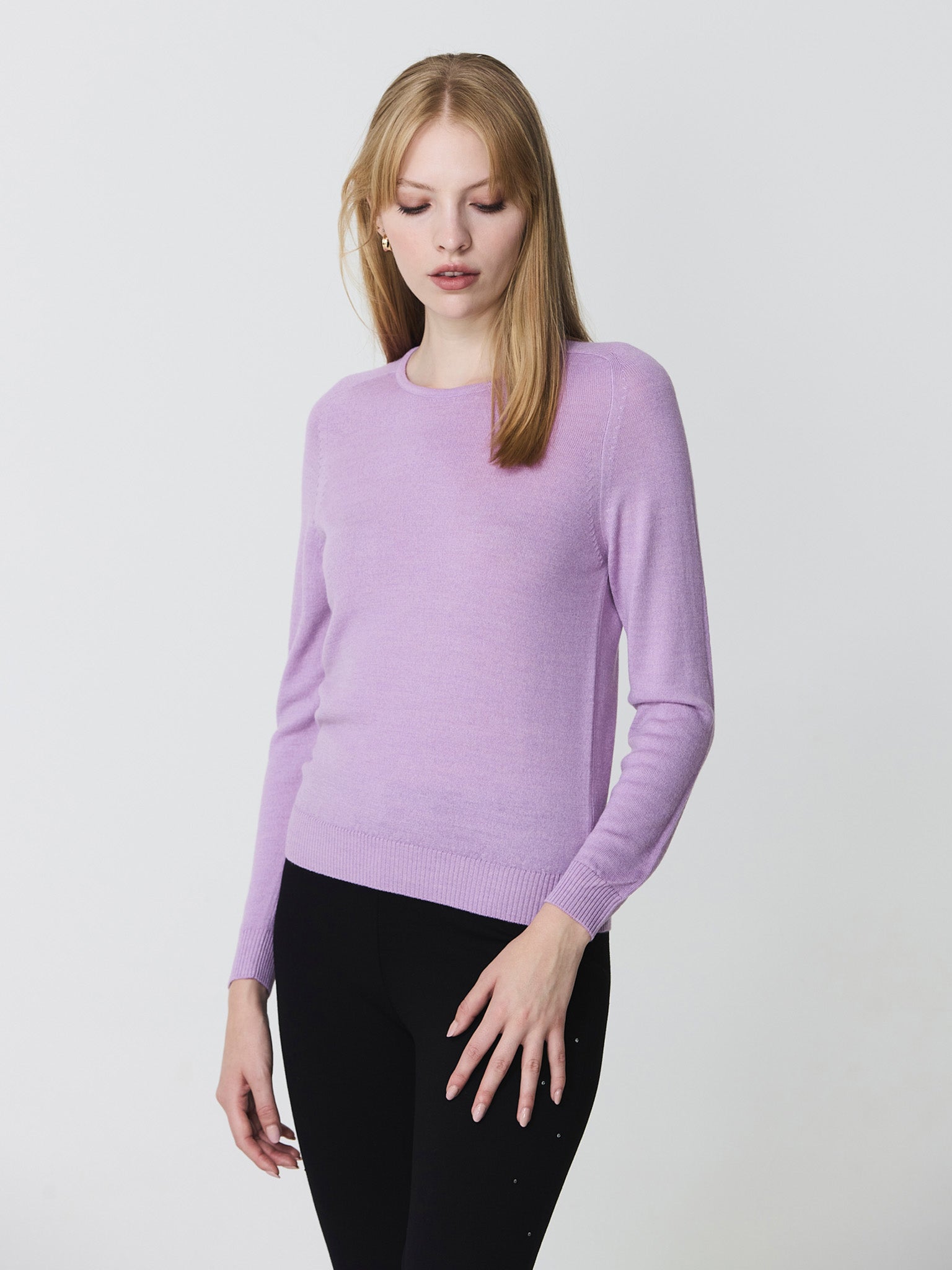 Round neck sweater