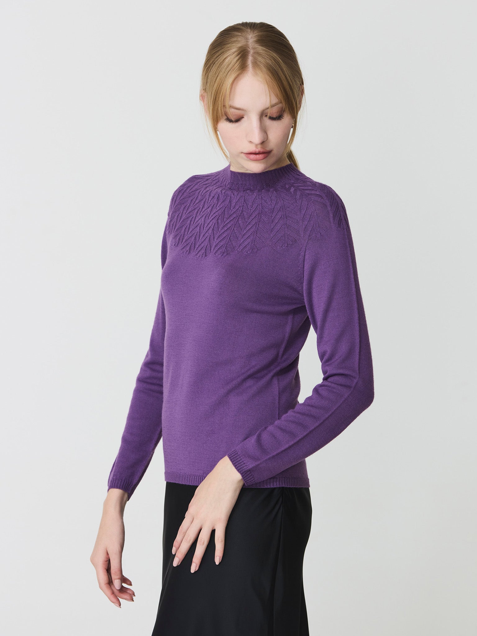 Round neck sweater