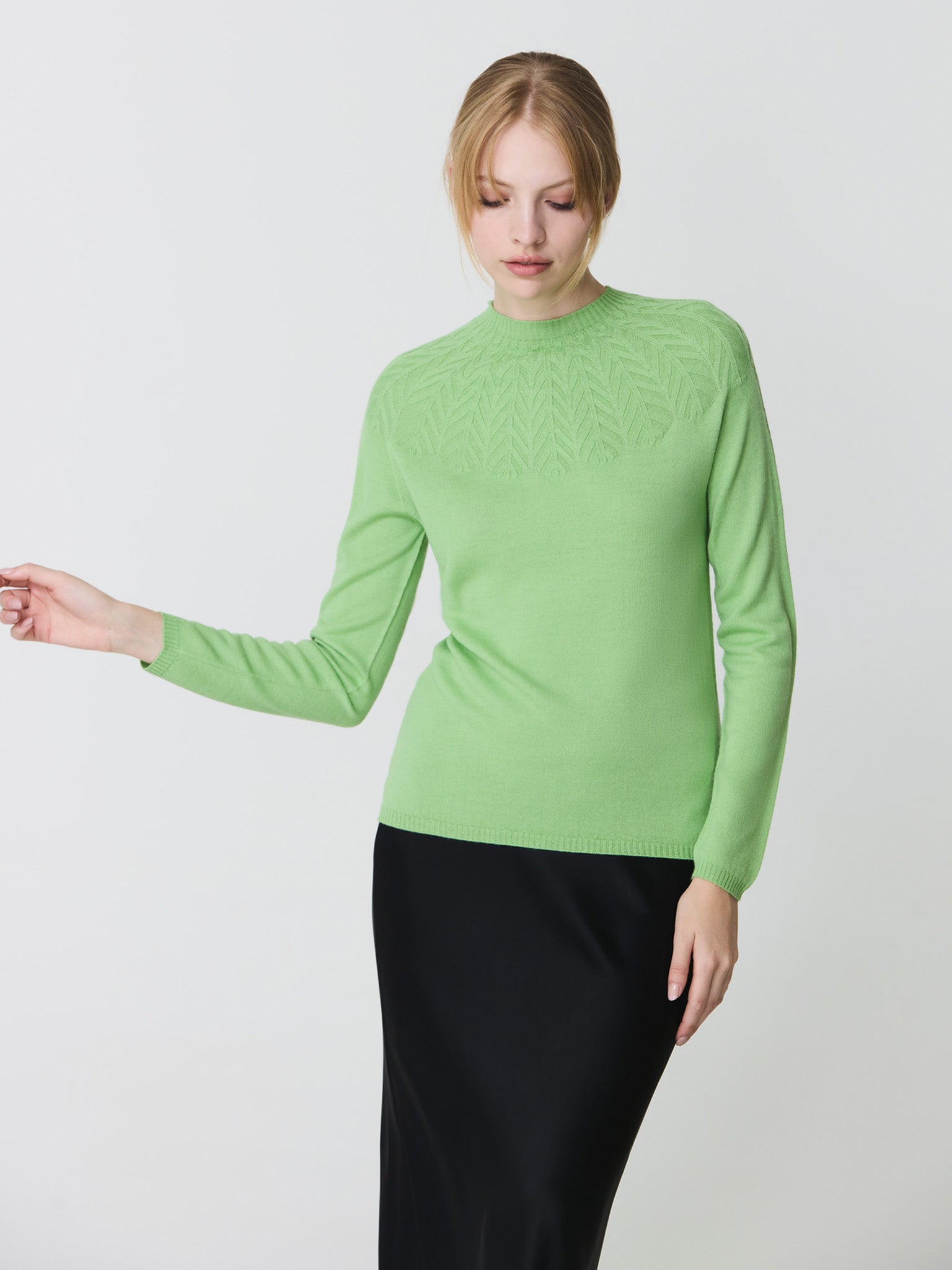 Round neck sweater