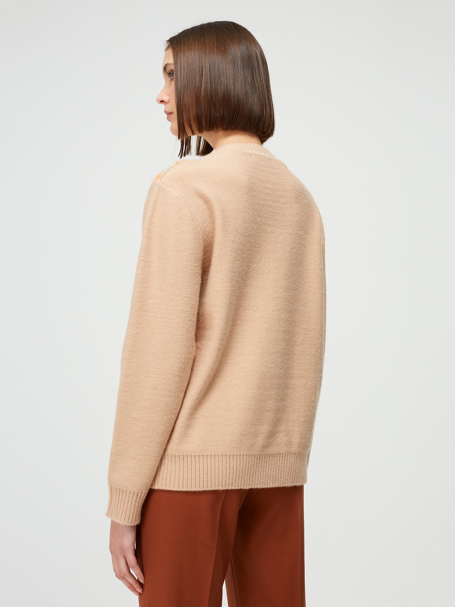 Round neck sweater