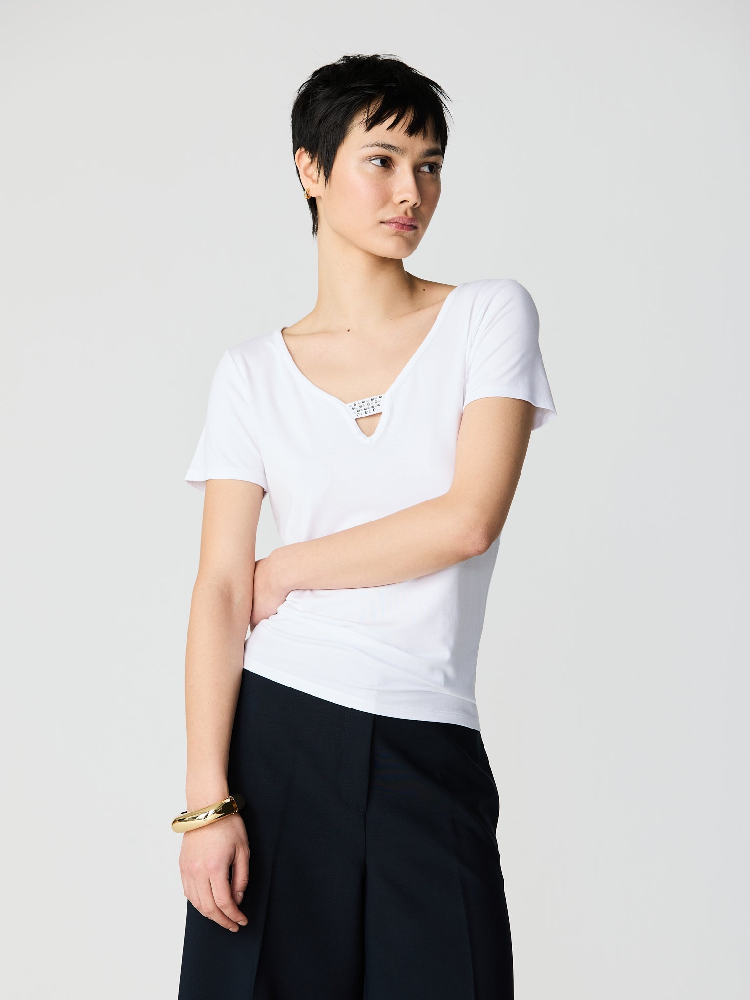 V-neck t-shirt with rhinestone chain