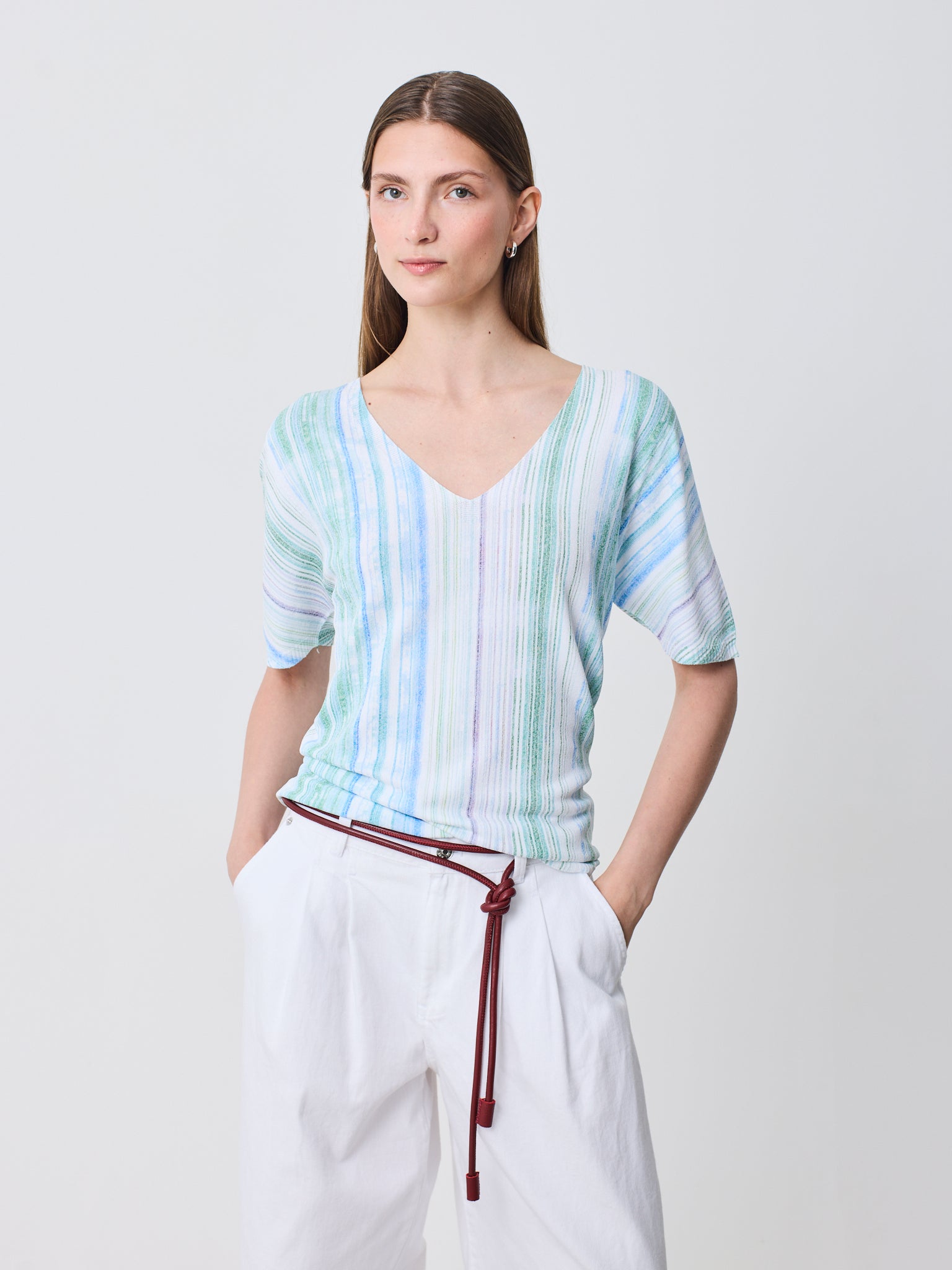 Jersey cuello pico estampado de rayas verticales