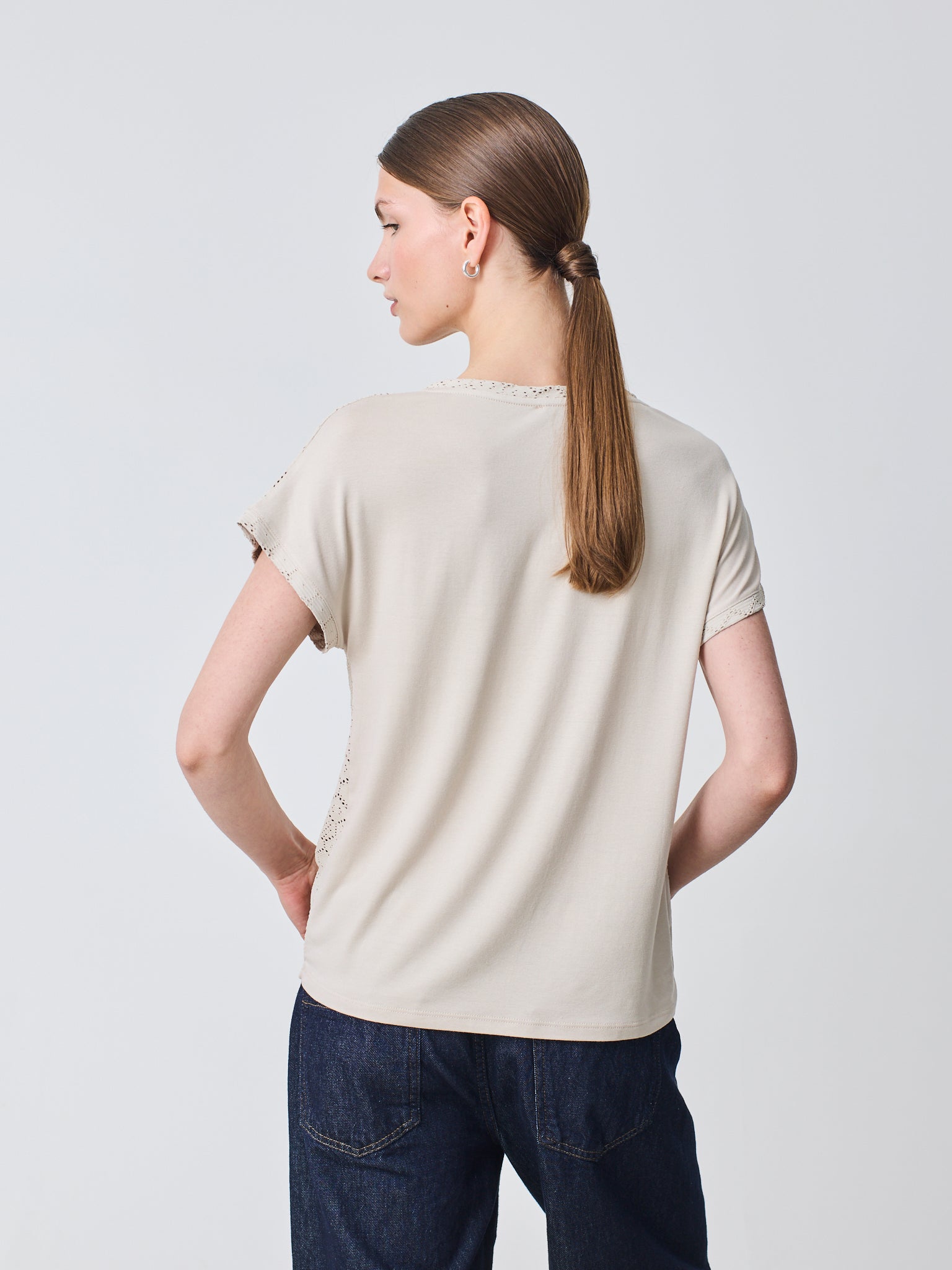 Camiseta cuello redondo y manga caída