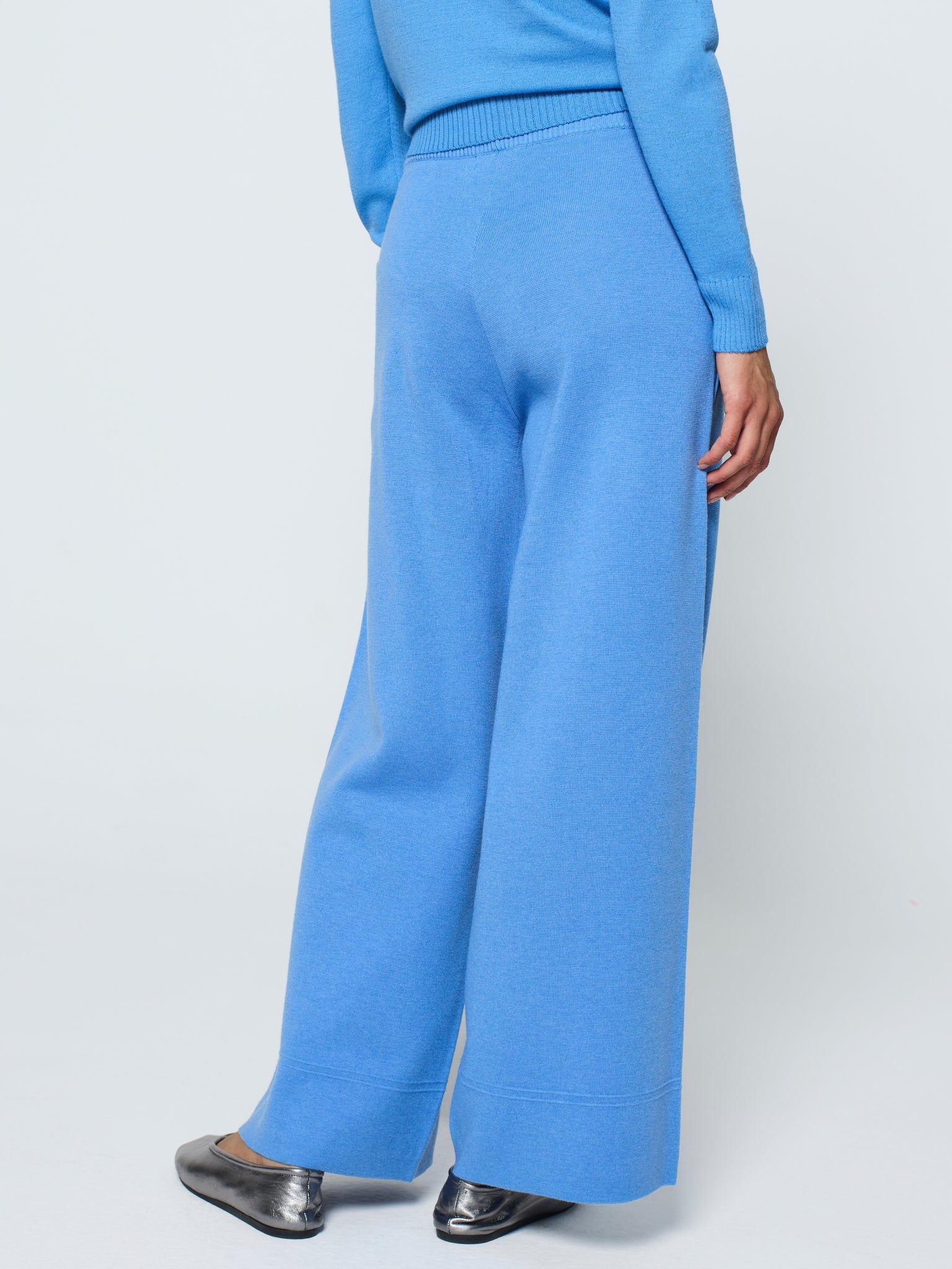 Pantalons amb goma a la cintura i nervi central